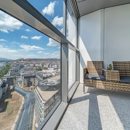 Eurovea Tower Danube View Free Parking Appartamento